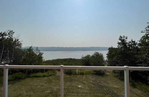 Division No. 16 House | The Lazy Bear Loft - Lake Front Paradise
