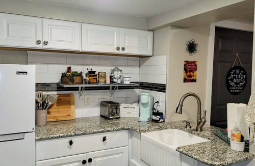 Cascade Cottage | The Lazy Cottage at the base of Pikes Peak w/private hot tubn