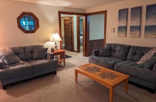 Lewis Center House | The Lazy Cat Lodge