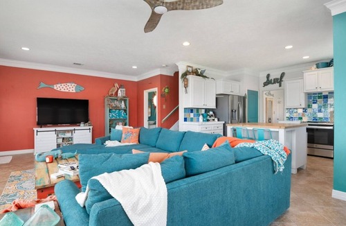 Crystal Beach House | The Lazy Lobster - Super cute, unobstructed front view of the beach!