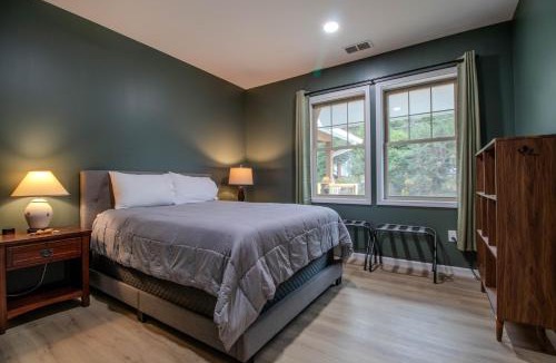Woodfin Hostel | The Lazy Tiger Hostel