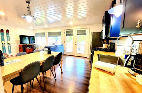 Alexandria Bay House | The Ledges Resort and Marina, Gatehouse 2