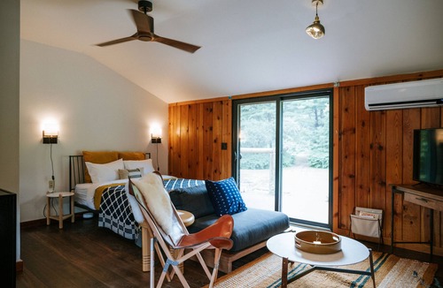 Mount Tremper Hotel | The Leeway - River Studio