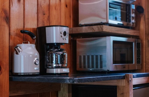 Mount Tremper Hotel | The Leeway - River Studio