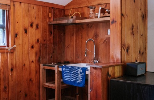 Mount Tremper Hotel | The Leeway - River Studio