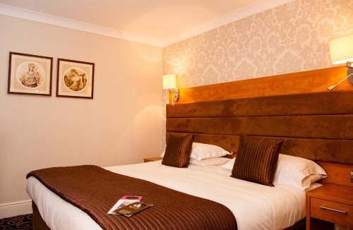 Harnham Hotel | The Legacy Rose & Crown Hotel