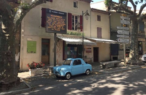 Villeneuve-Minervois House | The lemon trees secret gardens.