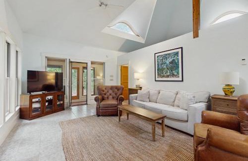 West Tisbury House | The Lemonade Stand