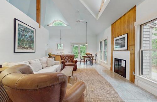 West Tisbury House | The Lemonade Stand