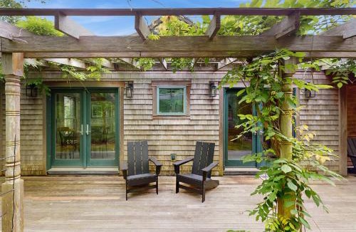 West Tisbury House | The Lemonade Stand