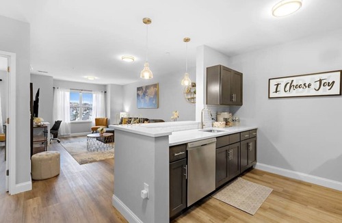 Harrison Apartment | The Lennox Stay - Luxury Apartment/Free Parking
