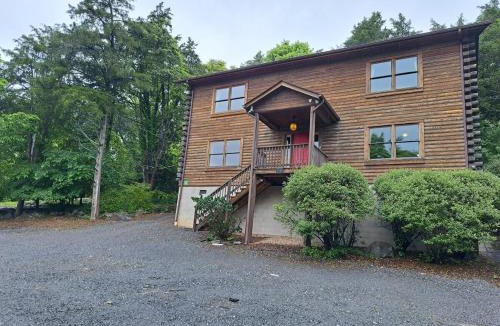 Lexington House | The Lewis #25 - The Cabins at Lexington