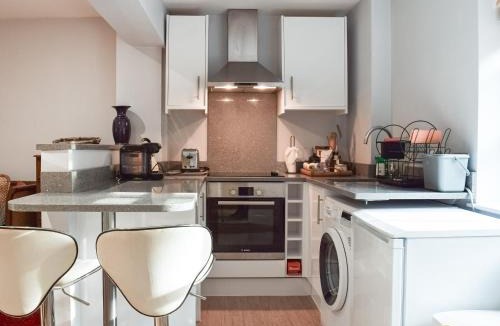 Wooburn Moor House | The Library Suite