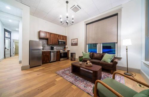 Sedalia Apartment | The Library