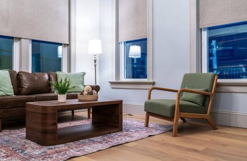 Sedalia Apartment | The Library