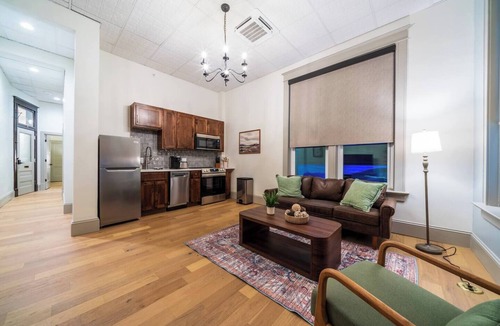 Sedalia Apartment | The Library