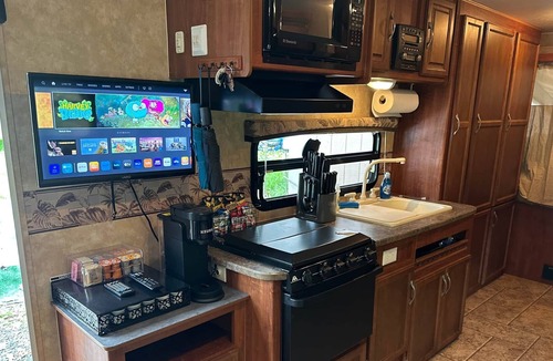 Hawley Cabin | The Light & Cozy Glamper