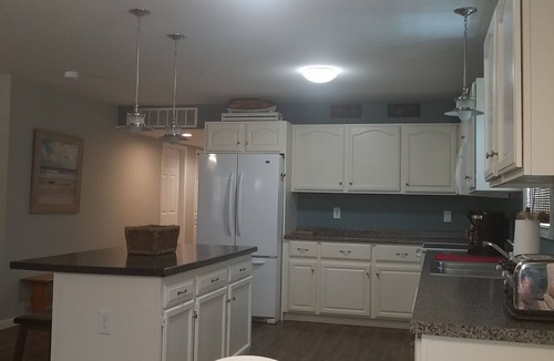 North Lakeport House | The Lighthouse Cottage - Sleeps 8