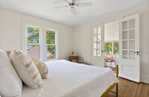 Pointe aux Roches House | The Lilac Cottage- a Lakefront experience
