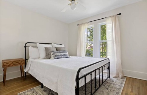 Pointe aux Roches House | The Lilac Cottage- a Lakefront experience