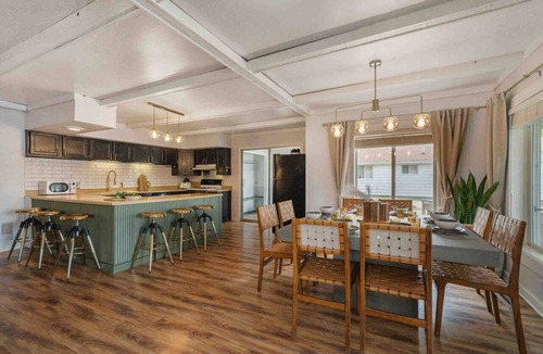 Bitely Cottage | The Lilley Pad w/HotTub & Private Beach