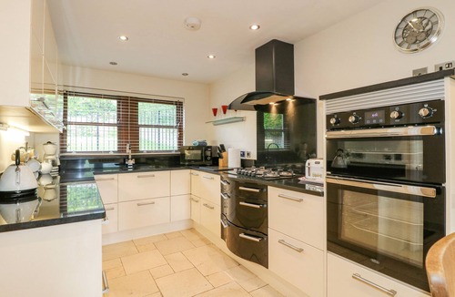 Beeley Cottage | The Lillies