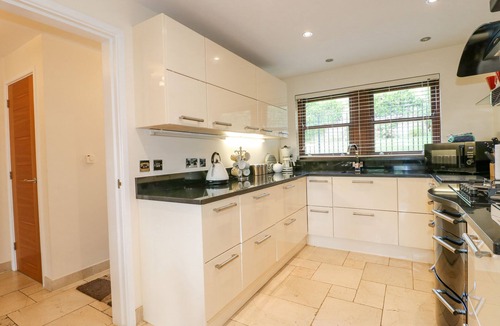 Beeley Cottage | The Lillies