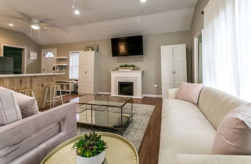 Sylvan Beach Apartment | The Lilly Pad Charming 1BR Walk to Sylvan Beach