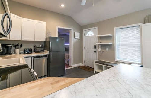 Sylvan Beach Apartment | The Lilly Pad Charming 1BR Walk to Sylvan Beach