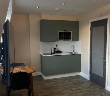 Walworth Apartment | The Lily Aparts