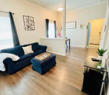 University House | The Lily House-close To Everything You Need!