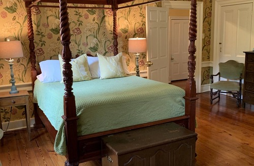 Burlington Bed & Breakfast | The Lily Inn