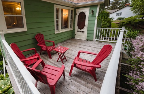 Old Town Historic District House | The Lily Pad - quaint home in Old Town NOTL, steps from the lake!