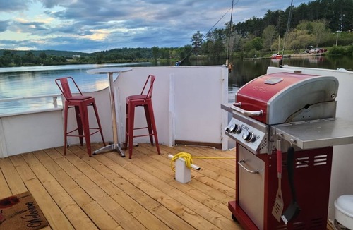 Barry's Bay Boat Rental | The Lily Pad Vacation Rentals