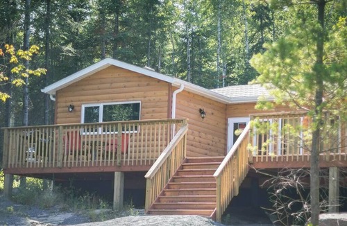 Kenora House | The Lily Pads Cabin - Lakewood Park Cabins