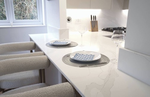 Wokingham Apartment | The Lily Suite with parking