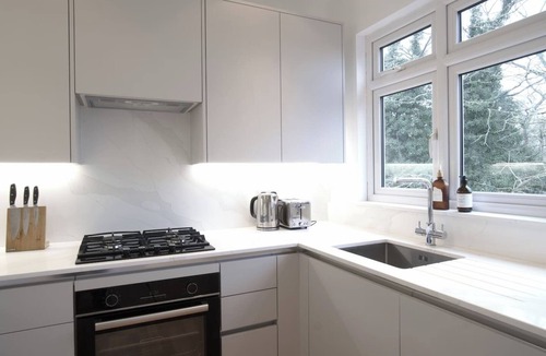 Wokingham Apartment | The Lily Suite with parking