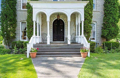 Cherry Valley House | The Limestone Mansion - Historic Elegance- Breakfast Included!