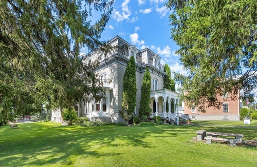 Cherry Valley House | The Limestone Mansion - Historic Elegance- Breakfast Included!