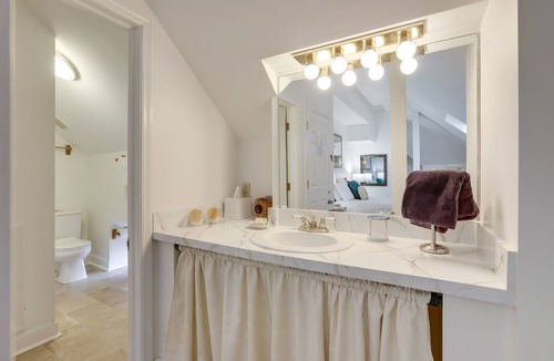 Italian Village Bed & Breakfast | The Lincoln Short North B&B