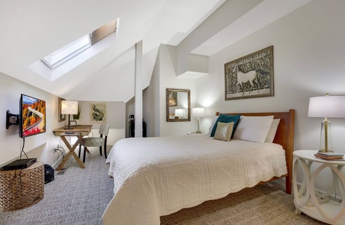 Italian Village Bed & Breakfast | The Lincoln Short North B&B