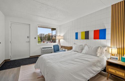 Cedar Falls Apartment | The Lindell Motor Lodge
