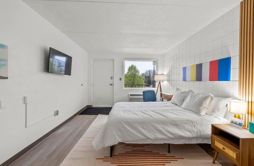 Cedar Falls Apartment | The Lindell Motor Lodge
