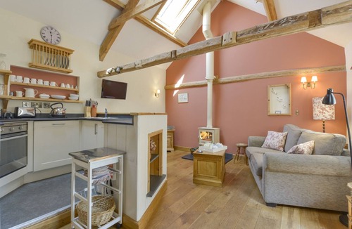 Westleigh Cottage | THE LINNEY, pet friendly, with open fire in Littleham, North Devon