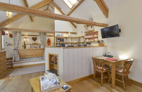 Westleigh Cottage | THE LINNEY, pet friendly, with open fire in Littleham, North Devon