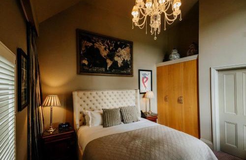 Chelmsford Hotel | The Lion Inn