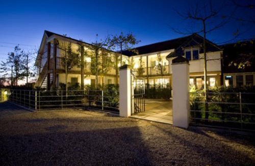 Chelmsford Hotel | The Lion Inn