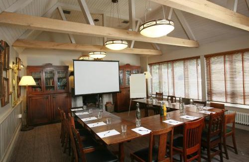 Chelmsford Hotel | The Lion Inn