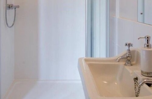 Newark Bed & Breakfast | The Lions