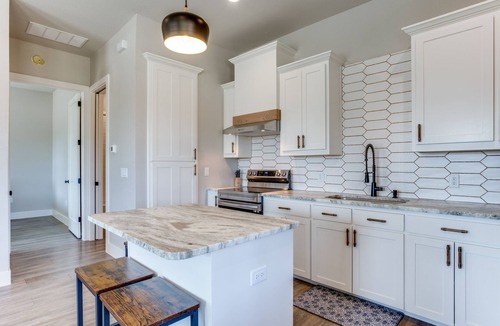 Collinsville House | "The Little Ass Apartment!" Country Retreat Getaway!